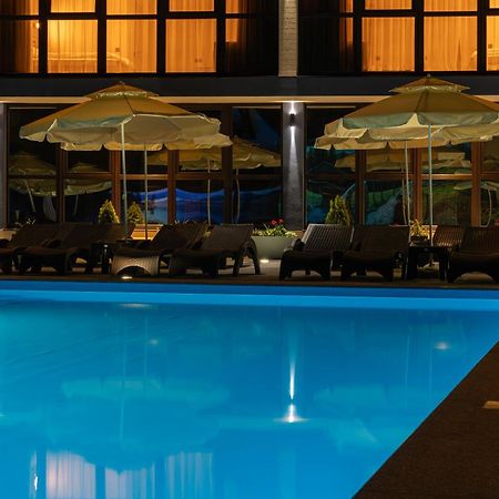 Toga Hotel Yablunytsia Buitenkant foto