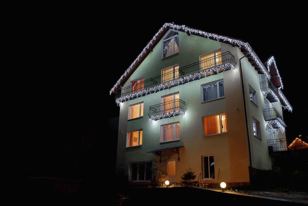 Toga Hotel Yablunytsia Buitenkant foto