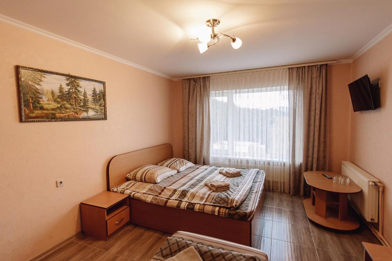 Toga Hotel Yablunytsia Buitenkant foto