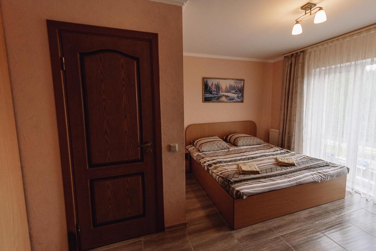 Toga Hotel Yablunytsia Buitenkant foto