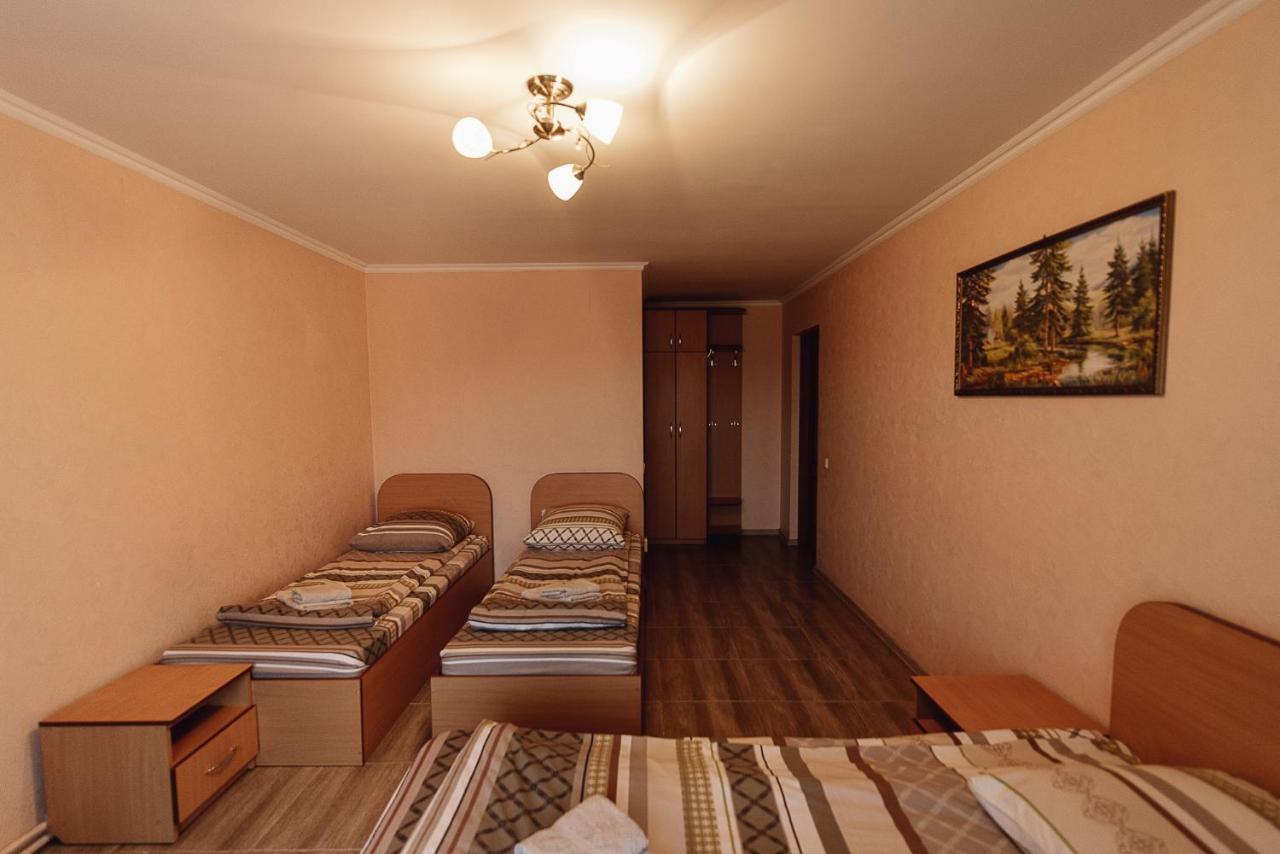 Toga Hotel Yablunytsia Buitenkant foto