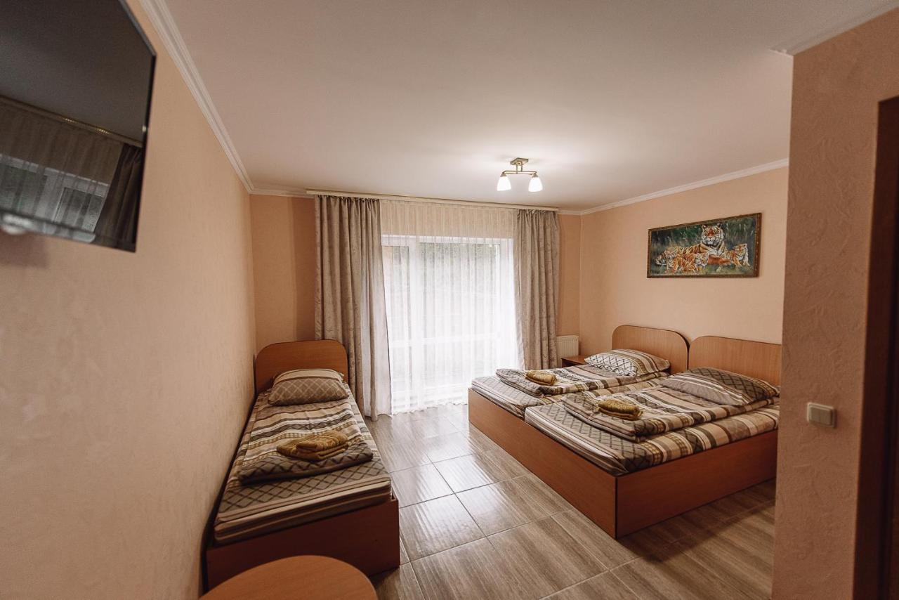 Toga Hotel Yablunytsia Buitenkant foto