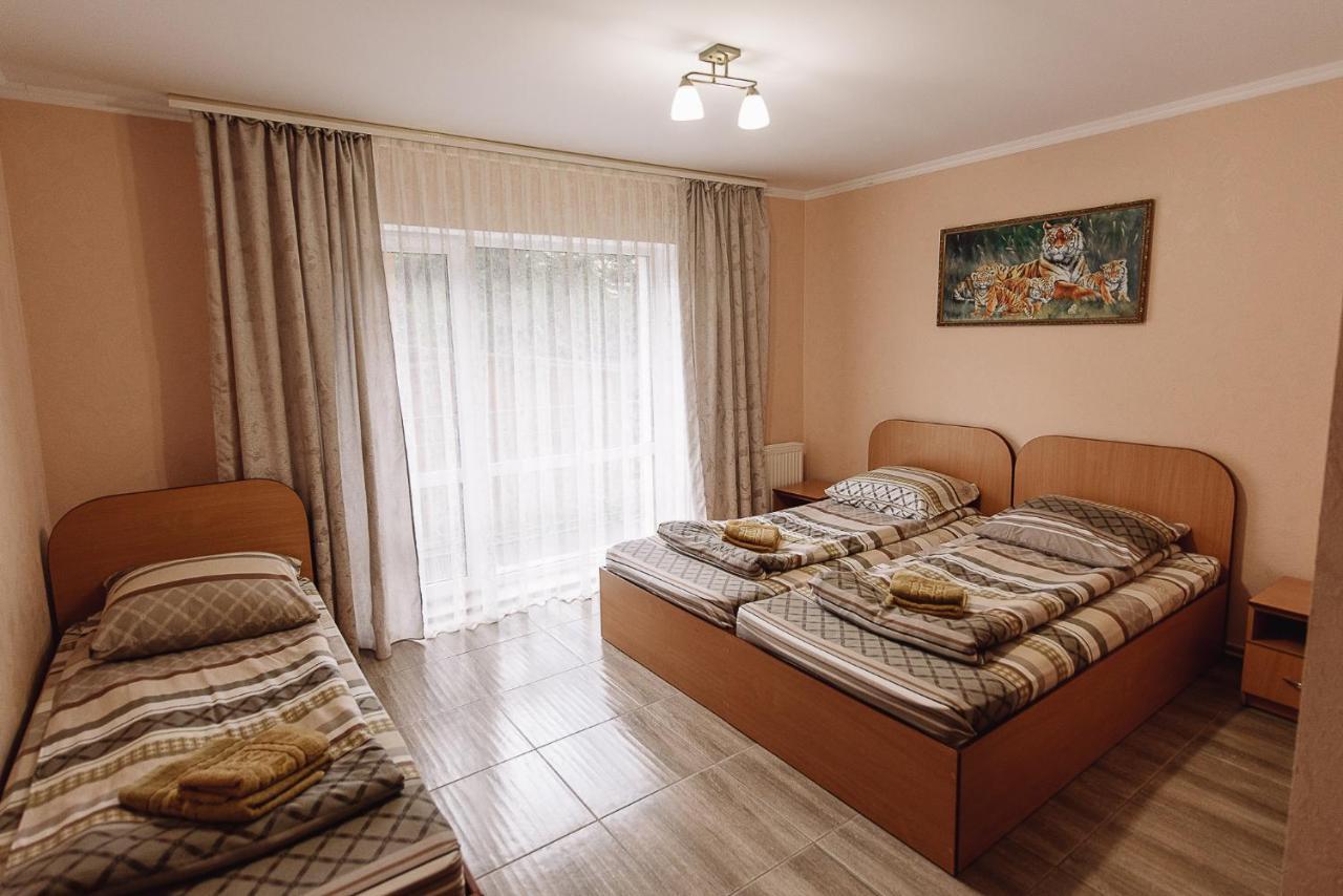 Toga Hotel Yablunytsia Buitenkant foto