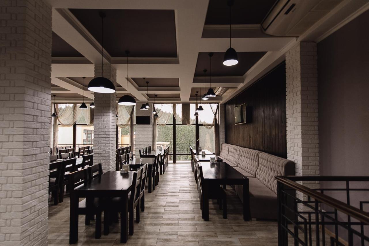 Toga Hotel Yablunytsia Buitenkant foto