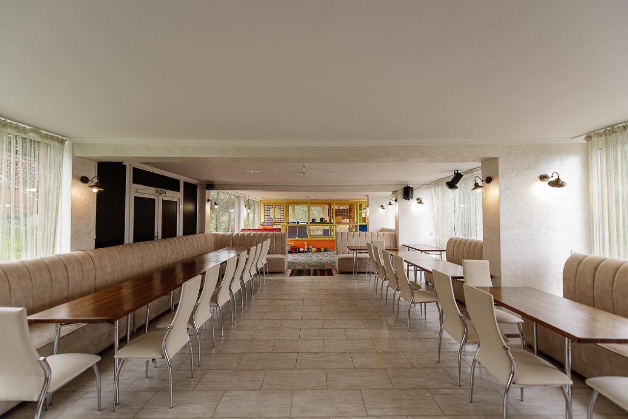 Toga Hotel Yablunytsia Buitenkant foto