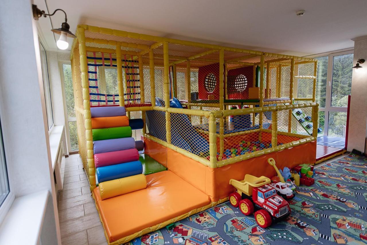 Toga Hotel Yablunytsia Buitenkant foto