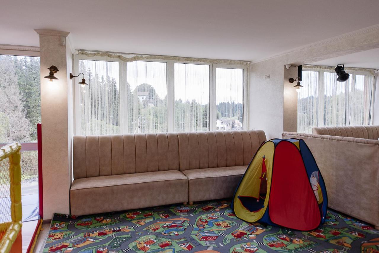 Toga Hotel Yablunytsia Buitenkant foto