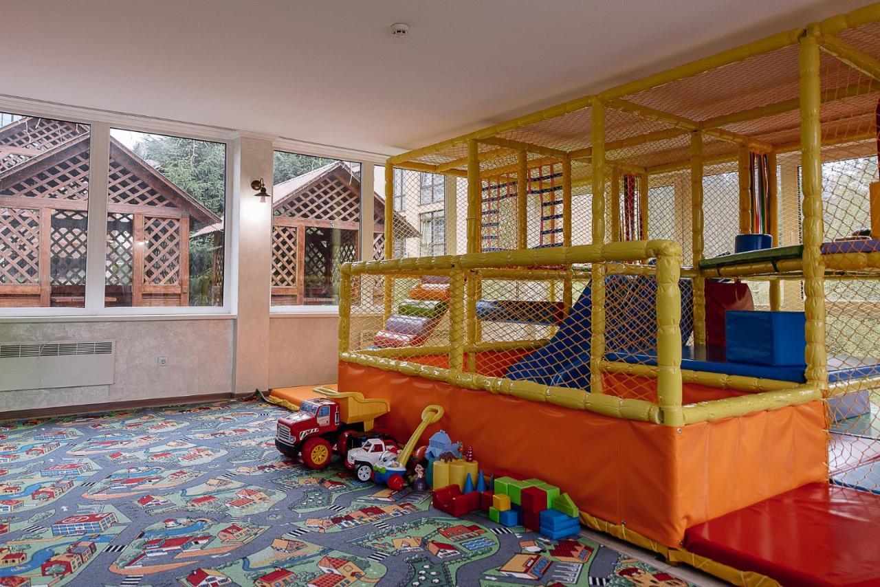 Toga Hotel Yablunytsia Buitenkant foto