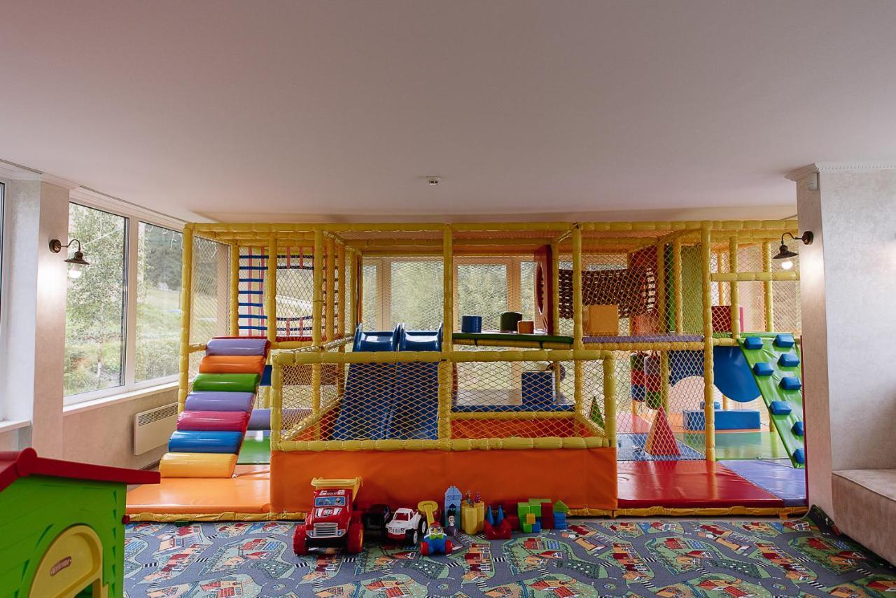 Toga Hotel Yablunytsia Buitenkant foto
