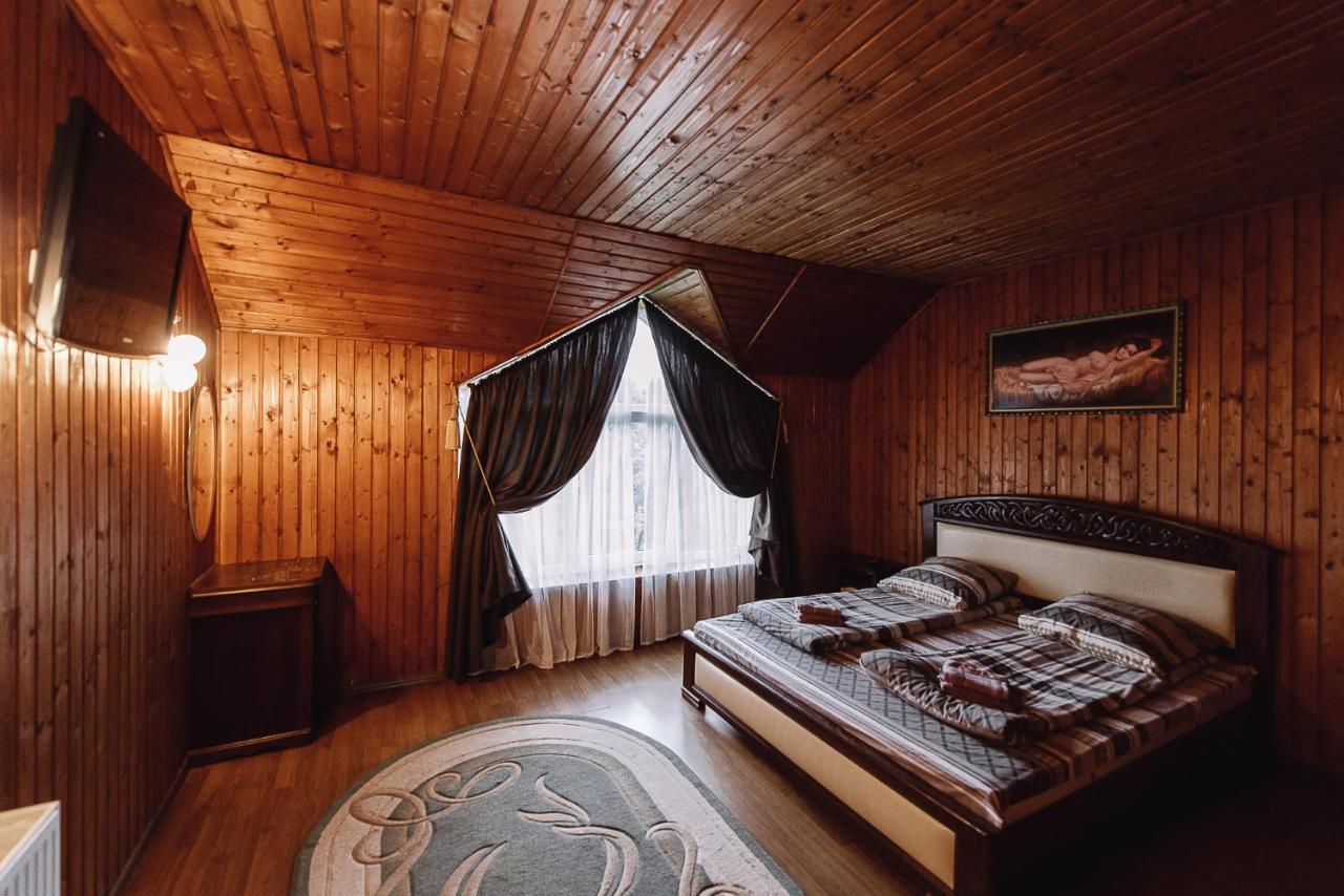 Toga Hotel Yablunytsia Buitenkant foto