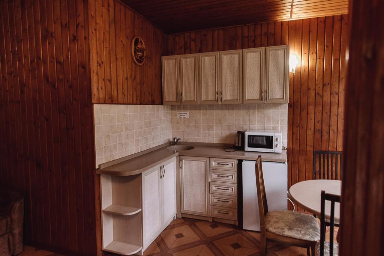 Toga Hotel Yablunytsia Buitenkant foto