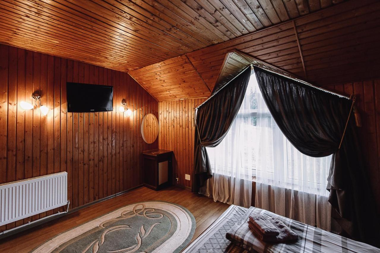 Toga Hotel Yablunytsia Buitenkant foto