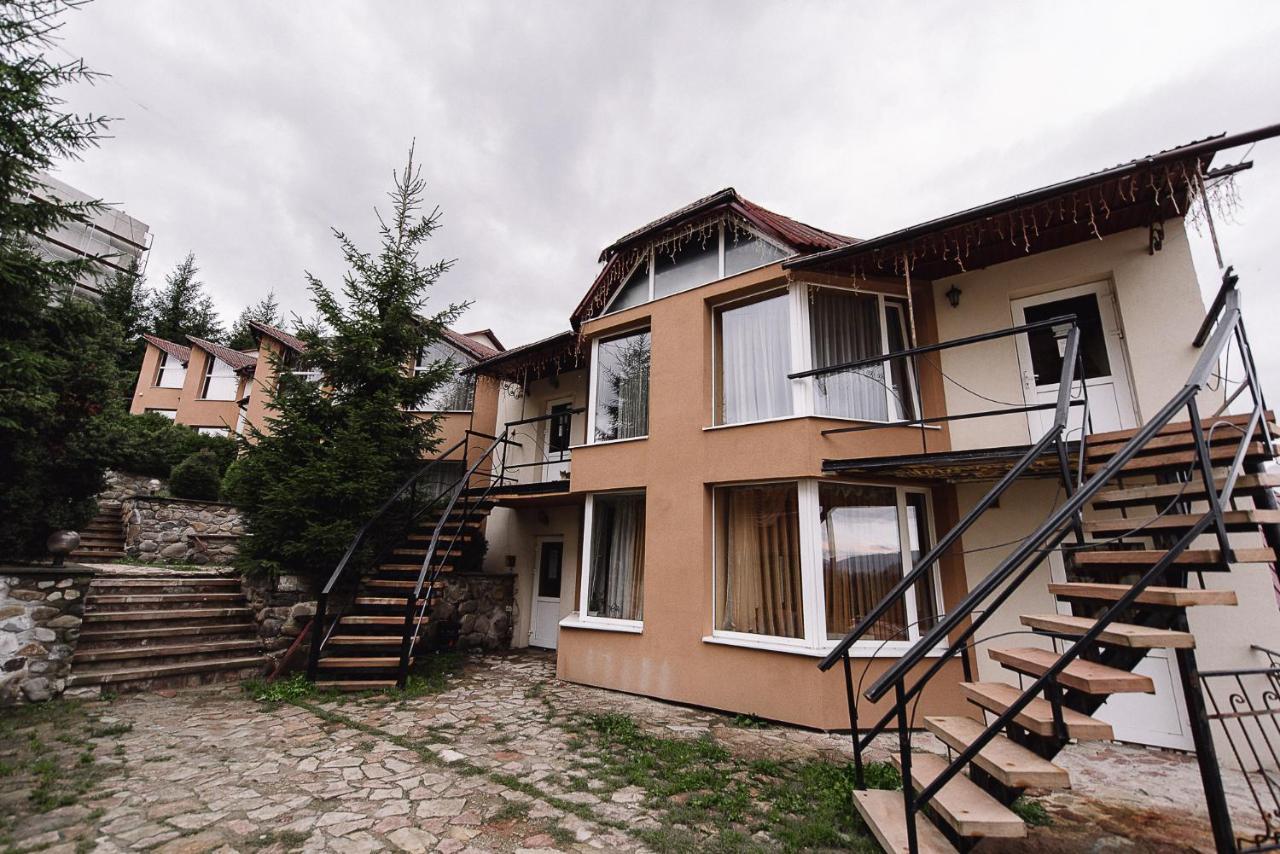 Toga Hotel Yablunytsia Buitenkant foto