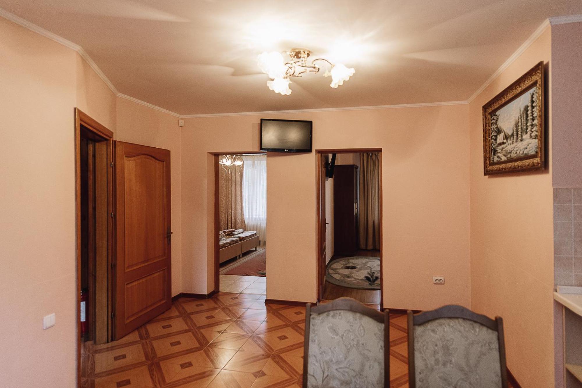 Toga Hotel Yablunytsia Buitenkant foto