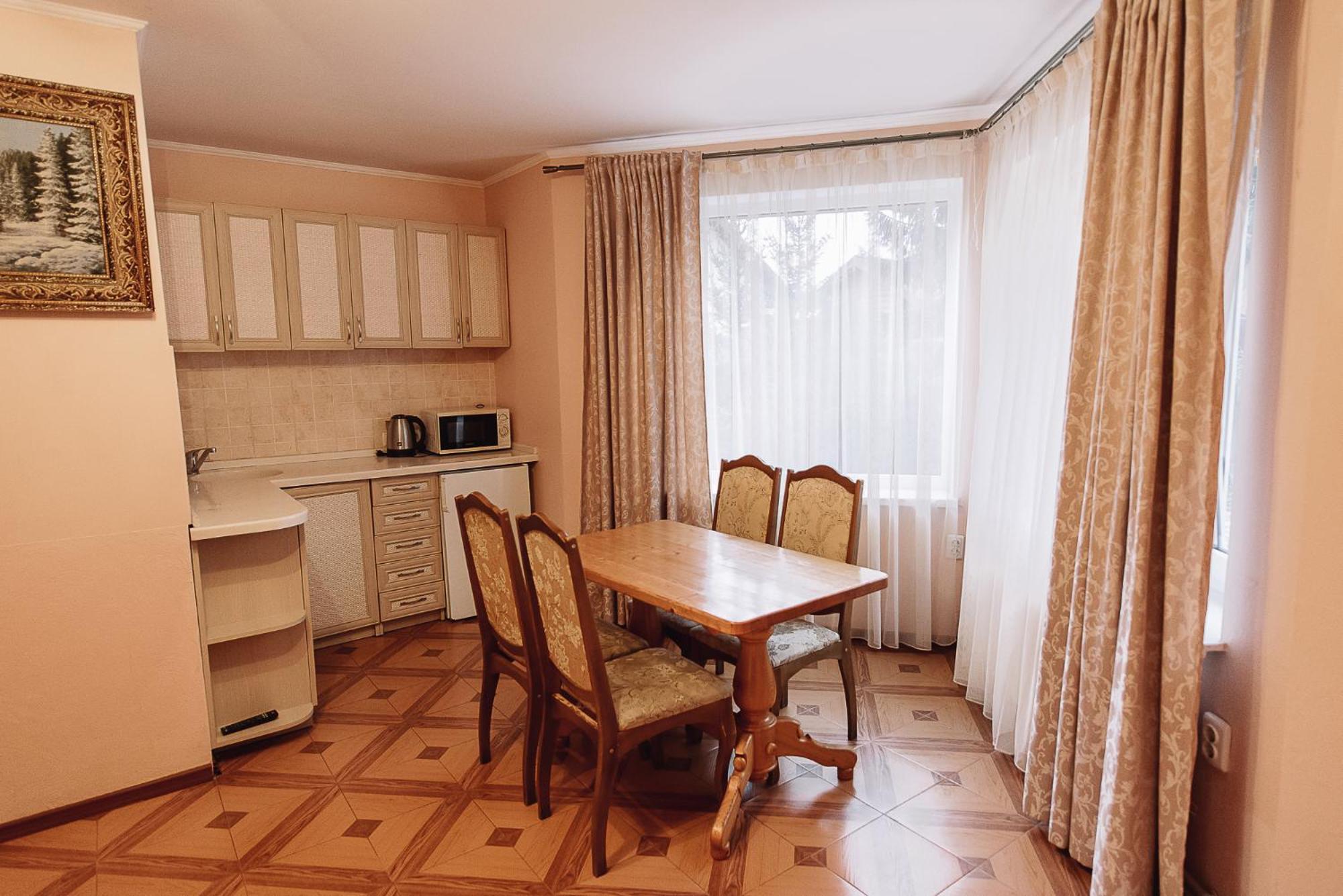 Toga Hotel Yablunytsia Buitenkant foto