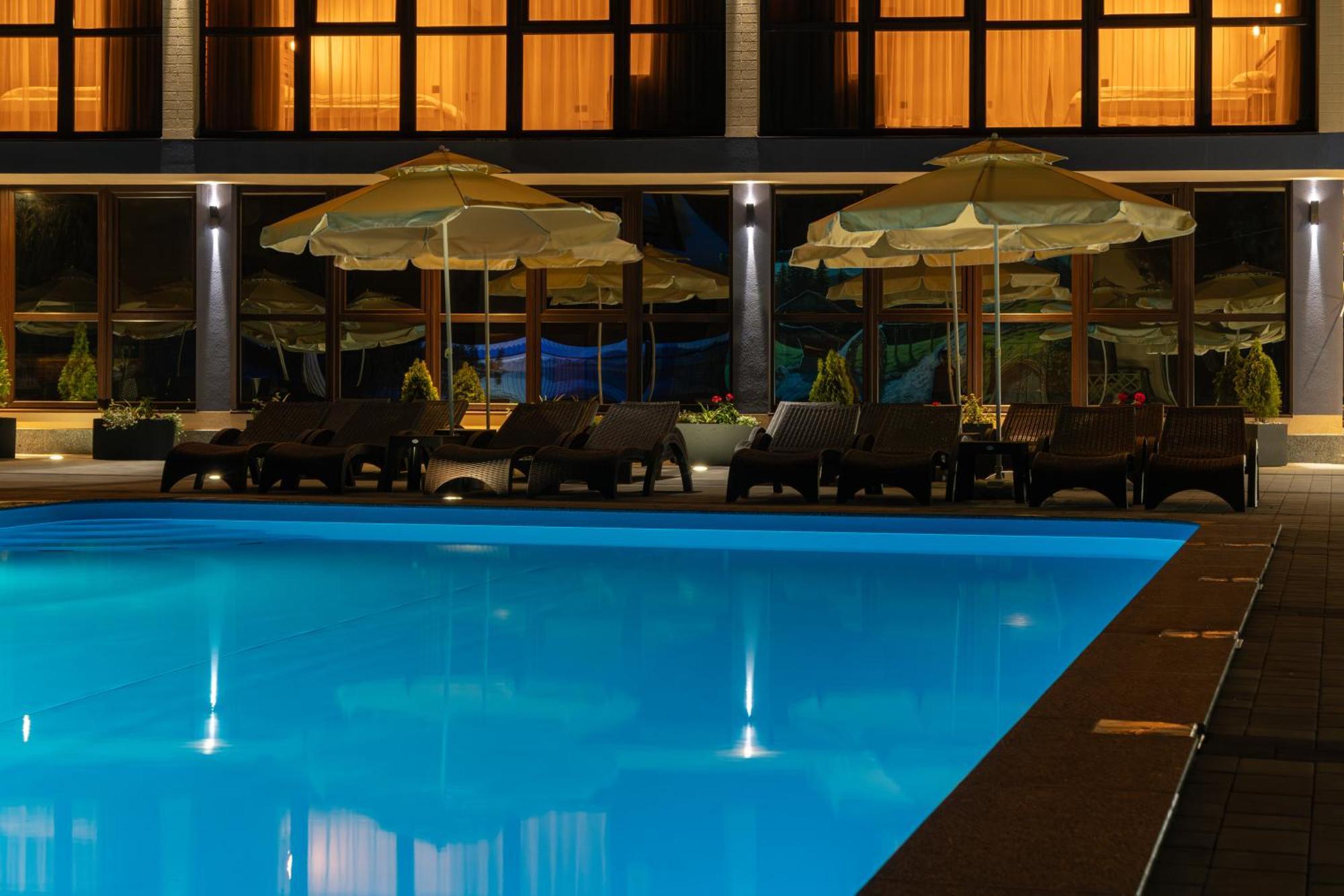 Toga Hotel Yablunytsia Buitenkant foto
